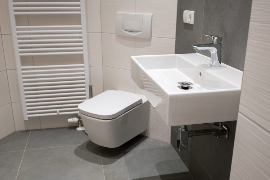 Fliesenleger Nach Sanierung Ein Renovierung Badezimmer. Bodenbeläge Wandverkleidung. Natursteinarbeiten Fliesenauswahl Fachkompetenz mit viel Präzision Qualität und Individuelle Gestaltung! Handwerkskuns Erfahrung und Zuverlässigkeit, Beratung.