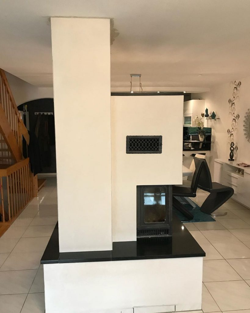 Das Ergebnis unserer Sanierung von diesem Kamin mit modernem Design und mit hoher Qualität verarbeitet.
